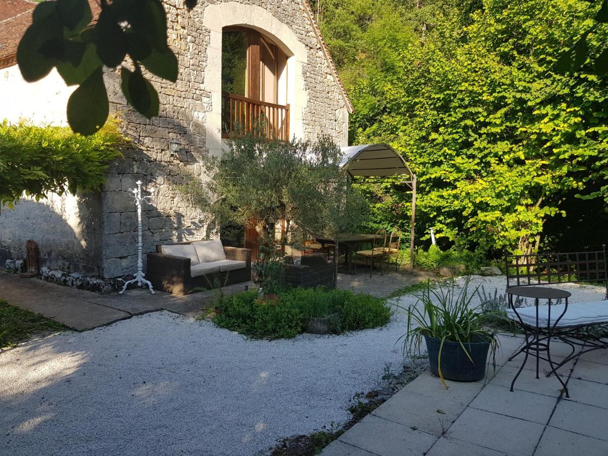 Bed and Breakfast Le Moulin De Jules Et Akasha à Murat Extérieur photo