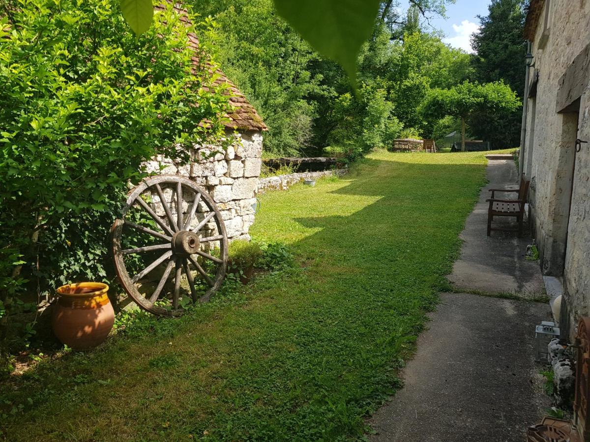 Bed and Breakfast Le Moulin De Jules Et Akasha à Murat Extérieur photo