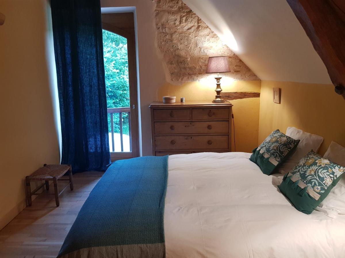 Bed and Breakfast Le Moulin De Jules Et Akasha à Murat Extérieur photo