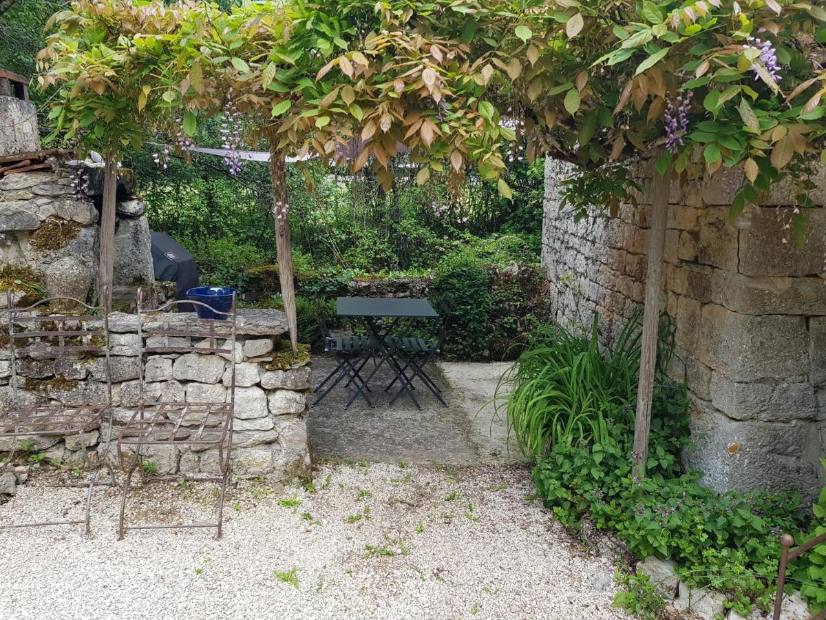 Bed and Breakfast Le Moulin De Jules Et Akasha à Murat Extérieur photo